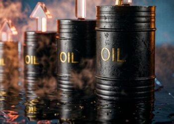 أسعار النفط تقفز عالميًا بعد تقارير عن تمديد واشنطن حصار الموانئ الإيرانية