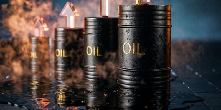 أسعار النفط تقفز عالميًا بعد تقارير عن تمديد واشنطن حصار الموانئ الإيرانية