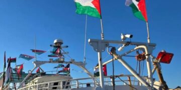 إسرائيل تختطف أسطول الحرية بالكامل و175 ناشطا في قبضة الاحتلال بعد قرصنة مكتملة في عرض المتوسط