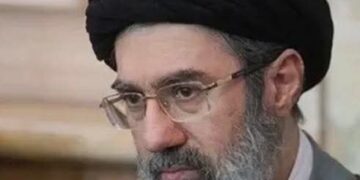 مجتبى خامنئي: الخليج يدخل مرحلة جديدة وأمريكا هُزمت وتتوسل اتفاقا وإيران ماضية في مشروعها الإقليمي