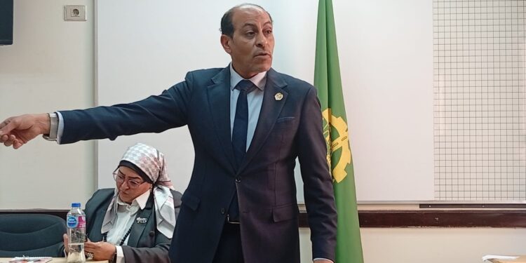 حملة تموينية مفاجئة اليوم بحي شرق شبرا الخيمة و ضبط أكياس سكر ناقصة الوزن ؛ وسلع غذائية منتهية الصلاحية