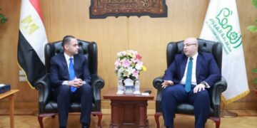 نائب وزير الصحة يبحث مع محافظ الفيوم تطوير المنظومة الصحية وتخفيف الأعباء عن المرضى