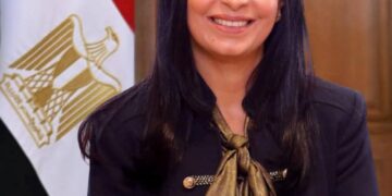 وزيرة التضامن الاجتماعي تتواصل هاتفياً مع رئيس البعثة الرسمية لحج الجمعيات الأهلية .. وتطمئن على الحالة الصحية والمعنوية للحجاج