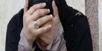 جدة تُنهي حياة حفيدها الرضيع وتشرع في قتل شقيقته بحقنهما بالكلور