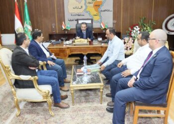 محافظ المنوفية يبحث شكاوى المواطنين ويوجه باستبعاد معلم بقرية سنجرج
