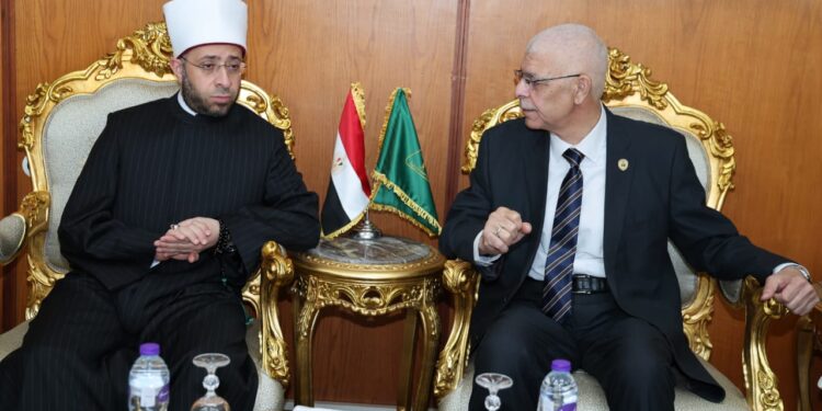 رئيس جامعة المنوفية يستقبل وزير الأوقاف