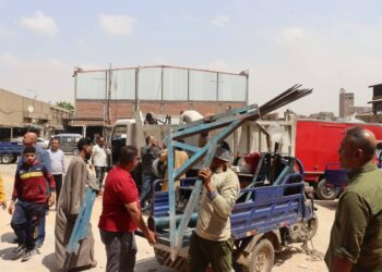 محافظ القليوبية يشن جولة مفاجئة بشرق شبرا الخيمة ويقيل مدير تنظيم الحي ويوجه بإدراج الأبراج المخالفة ضمن “الموجة 29” للإزالات