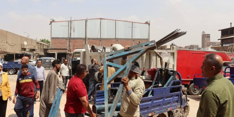 محافظ القليوبية يشن جولة مفاجئة بشرق شبرا الخيمة ويقيل مدير تنظيم الحي ويوجه بإدراج الأبراج المخالفة ضمن “الموجة 29” للإزالات