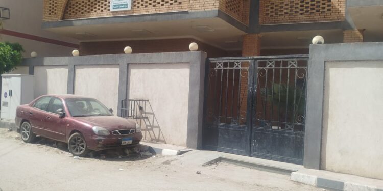 أشتعال أزمة مشكلات مدينة شبين القناطر أحدى مدن القليوبية مشروعات متوقفة وطرق متهالكة وعدم تطهير الترع وخدمات غائبة