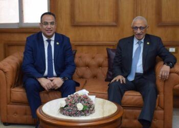بالصور …جامعة العريش تعزز شراكاتها الوطنية بانضمام محافظ شمال سيناء والمهندس إبراهيم العرجاني لعضوية مجلس الجامعة من الخارج