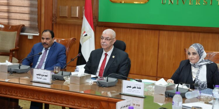 رئيس جامعة المنوفية يترأس لجان اختيار مديري عموم الادارة العامة لخدمة المجتمع و الأدارة العامة لمكتب نائب رئيس الجامعة للدراسات العليا و والإدارة العامة للتطوير المؤسسي