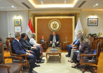 وزير التعليم العالي يبحث سبل تعزيز التعاون الأكاديمي والبحثي مع جامعة بورنموث البريطانية
