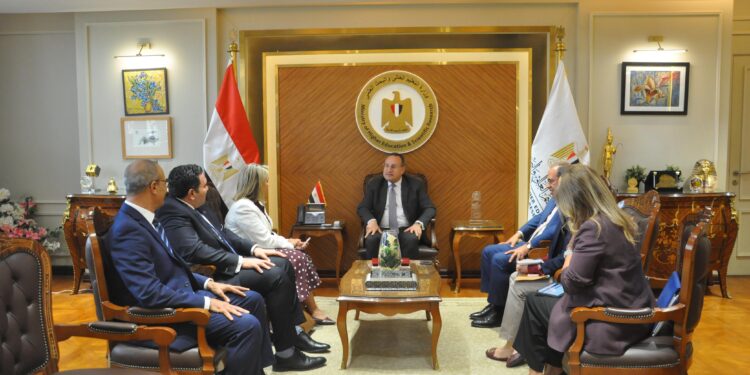 وزير التعليم العالي يبحث سبل تعزيز التعاون الأكاديمي والبحثي مع جامعة بورنموث البريطانية