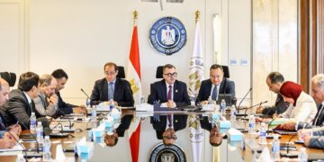 في اجتماع تنسيقي بين وزارات «التخطيط والتنمية الاقتصادية» و«التعليم العالي»و«المالية» :بحث دعم الجامعات وتعزيز دور مؤسسات التعليم العالي في تحقيق التنمية الشاملة