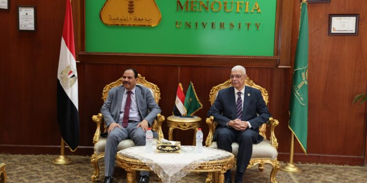 رئيس جامعة المنوفية يستقبل وفد ضمان الجودة لاعتماد برنامجي الكيمياء والجيولوجيا بكلية العلوم