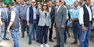وزيرة التنمية المحلية والبيئة تتفقد المرحلة الثانية لتطوير سوق العتبة