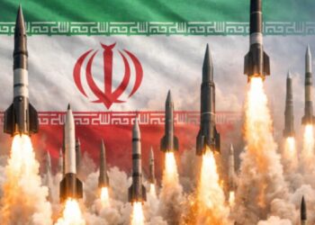 رسائل تهديد تضرب هواتف الإسرائيليين.. تحذيرات إيرانية من عودة الصواريخ والمسيّرات