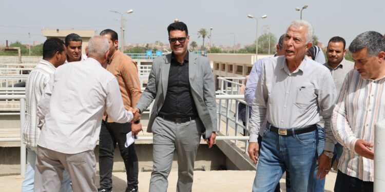 مستشار رئيس مجلس الوزراء للمشروعات القومية يتفقد محطة معالجة الصرف الصحي ببلتان بالقليوبية