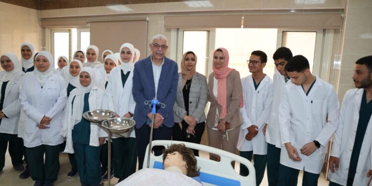رئيس جامعة المنوفية يتابع الاستعداد لامتحانات نهاية العام بمعهد التمريض بمنشأة سلطان ويهنئ هيئة التمريض بيومهم العالمي