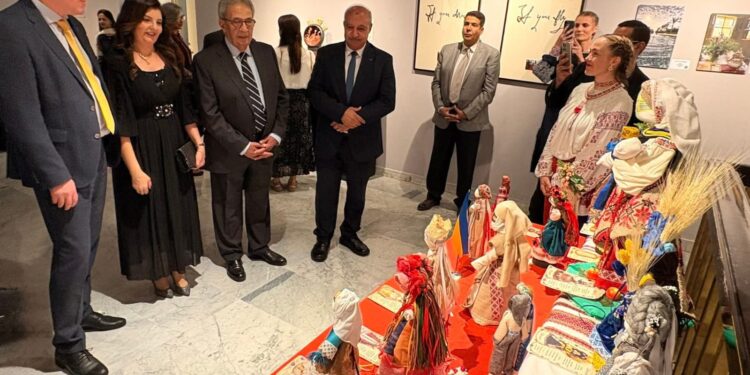 سفير أوكرانيا في مصر يشارك في حفل افتتاح المعرض الفني السنوي الثاني “فن وراء الحدود – أصداء عبر الثقافات” (“الفن وراء الحدود – أصداء عبر الثقافة”).