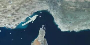 شلل مفاجئ في أهم ممر نفطي بالعالم.. توقف حركة العبور في مضيق هرمز يثير القلق الدولي
