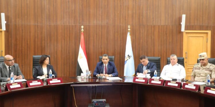 محافظ البحر الأحمر يوجّه برفع الجاهزية القصوى لاستقبال عيد الأضحى المبارك