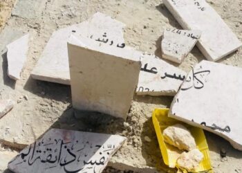 مستوطنون يعتدون على مقبرة الرشايدة في بيت لحم ويحطمون شواهد القبور