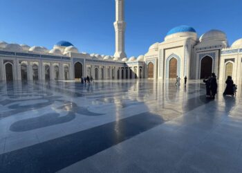 المسجد الكبير في كازاخستان…تحفة فنية معمارية اسلامية عالمية