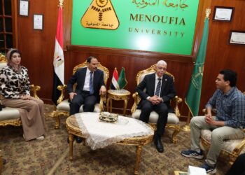 رئيس جامعة المنوفية يستقبل وفد “بشبابها” لبحث دعم المبادرات والتنمية المجتمعية