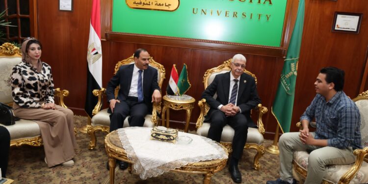 رئيس جامعة المنوفية يستقبل وفد “بشبابها” لبحث دعم المبادرات والتنمية المجتمعية