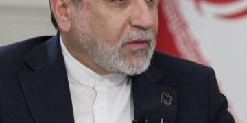 عراقجي يتحرك عبر بوابة عُمان اتصالات مكثفة لمنع انفجار المنطقة