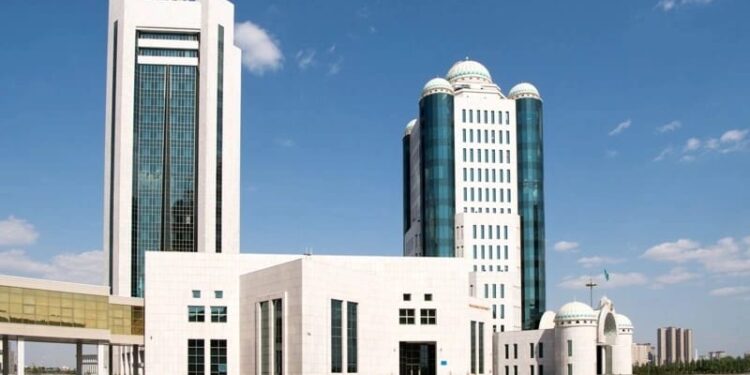 أقر البرلمان القانون الدستوري بشأن رئيس كازاخستان