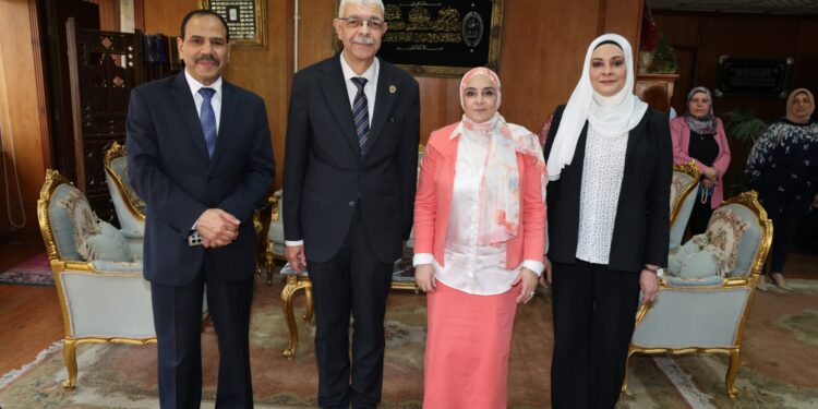 “القاصد” يهنئ منسوبي جامعة المنوفية بعيد الأضحى المبارك ويشيد بجهود العاملين
