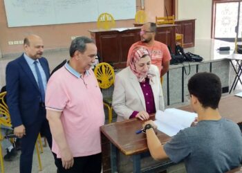نائب رئيس جامعة بنها للدراسات العليا تتفقد سير الامتحانات بكليتى العلوم والحاسبات والذكاء الاصطناعي