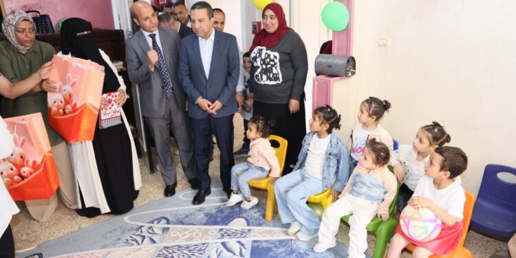 محافظ المنوفية يزور الحضانة الإيوائية بشبين الكوم ويوزع العيدية على الأطفال بمناسبة عيد الأضحى