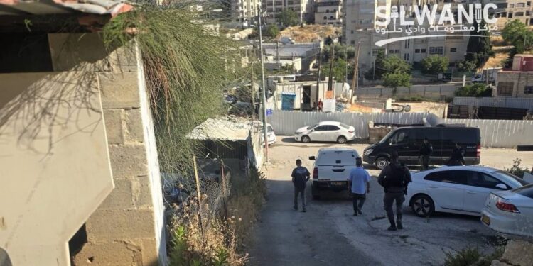 اقتحام بيت حنينا بعد الهدم القسري: الاحتلال يلاحق المقدسيين حتى بين أنقاض منازلهم