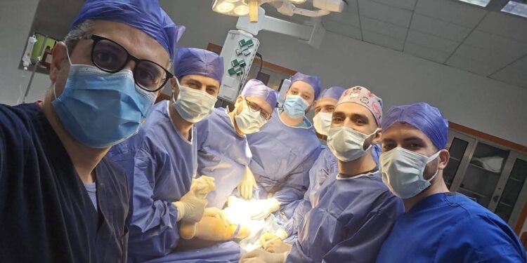 مستشفى 15 مايو النموذجي يواصل تقديم خدمات جراحة العظام بكفاءة عالية خلال إجازة عيد الأضحى