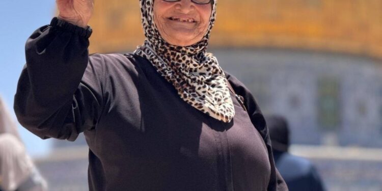 الاحتلال يُبعد المرابطة المقدسية نفيسة خويص عن المسجد الأقصى لمدة ستة أشهر