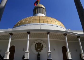 ديلسي رودريغيز تترأس اجتماع عمل مع الفريق الاقتصادي وقطاع الهيدروكربونات