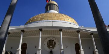 ديلسي رودريغيز تترأس اجتماع عمل مع الفريق الاقتصادي وقطاع الهيدروكربونات