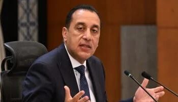 رئيس الوزراء يستعرض الموقف التنفيذى لمشروعات تدعيم الشبكة القومية للكهرباء