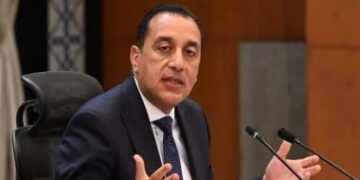 رئيس الوزراء يستعرض الموقف التنفيذى لمشروعات تدعيم الشبكة القومية للكهرباء
