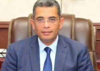 محافظ البحر الأحمر يحيل عددا من العاملين بالوحدات المحلية للتحقيق لمخالفة اشطراطات الحفاظ على البيئة