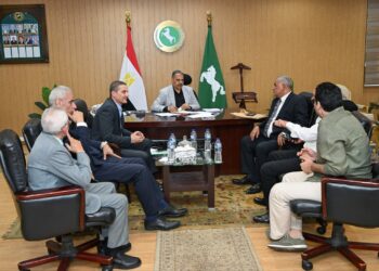 محافظ الشرقية يلتقي أعضاء مجلسي النواب والشيوخ لبحث سبل التعاون والإرتقاء بالخدمات المقدمة للمواطنين