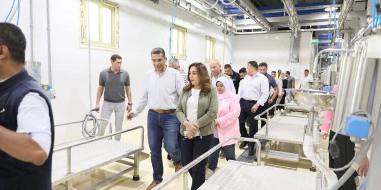 فسخ التعاقد مع شركة النظافة بمدينتي رأس غارب وسفاجا بالبحر الأحمر لتدني المستوي وسوء الأداء
