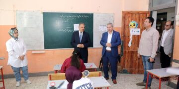 محافظ الشرقية يتفقد لجان امتحانات الفصل الدراسي الثاني للشهادة الإعدادية بمدرستي طلبة عويضة والحسينية بمدينه الزقازيق