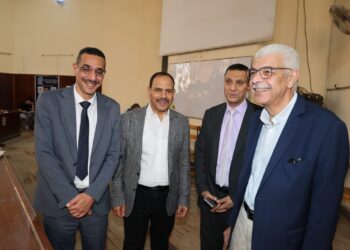 رئيس جامعة المنوفية يتفقد لجان امتحانات الفصل الدراسي الثاني بكلية العلوم