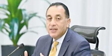رئيس الوزراء يفتتح خطوط إنتاج جديدة بمصنعين عالميين