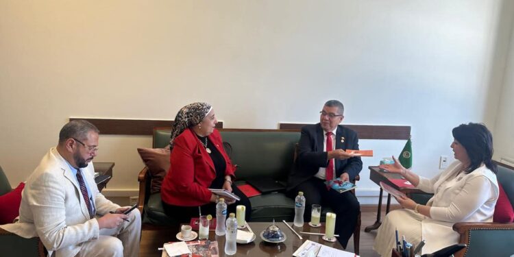 فنزويلا وجامعة الدول العربية تعززان التعاون وتؤكدان دعمهما للقضية الفلسطينية