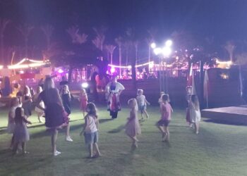 مهرجان الشارع بالغردقة يجذب السياح ويعزز رسائل الأمان بالبحر الأحمر وسط نسب إشغال مرتفعة.